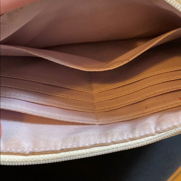 Gorgeous Coach Carry all wallet - Picture 7 of 9